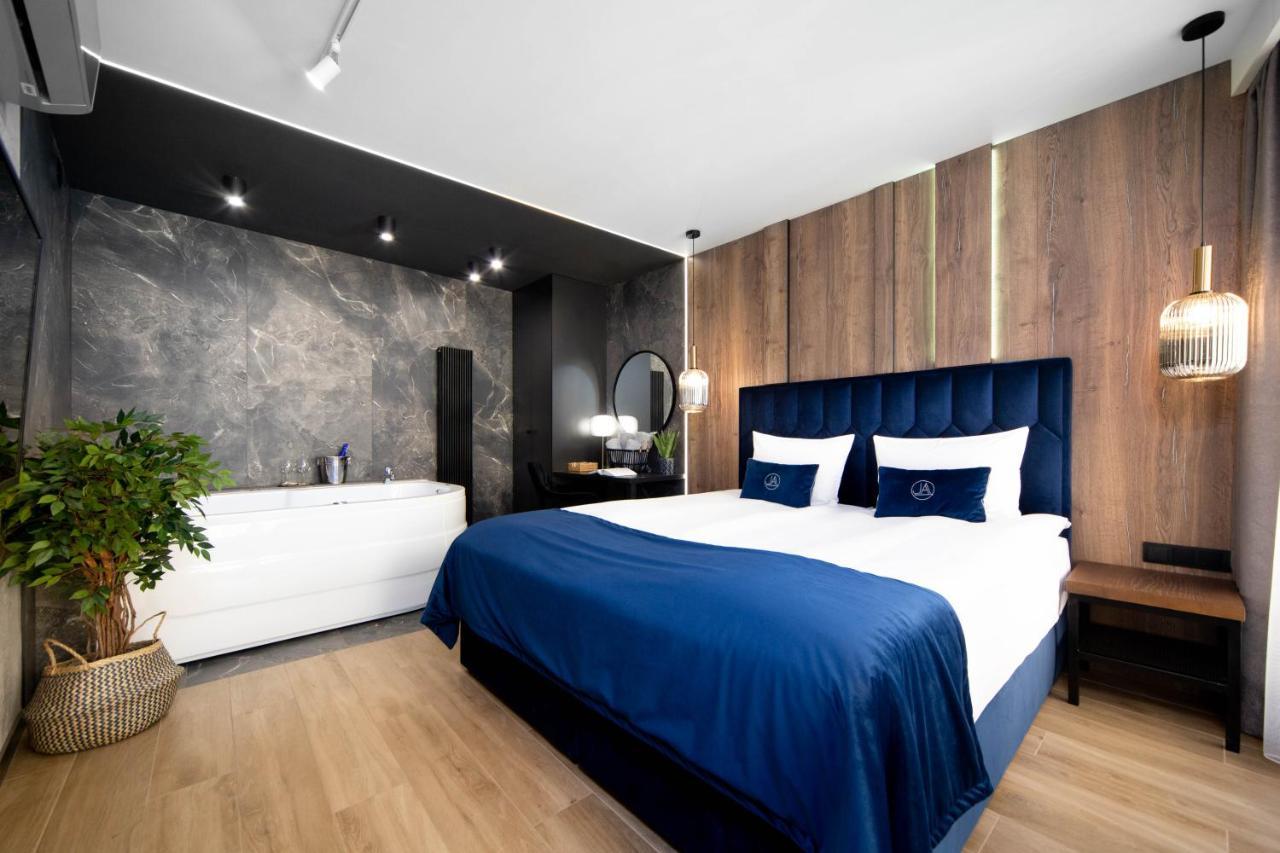 Jacuzzi Apartment Main Square Cracovia Esterno foto