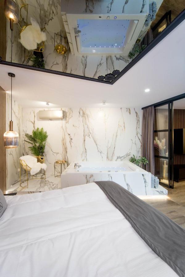 Jacuzzi Apartment Main Square Cracovia Esterno foto