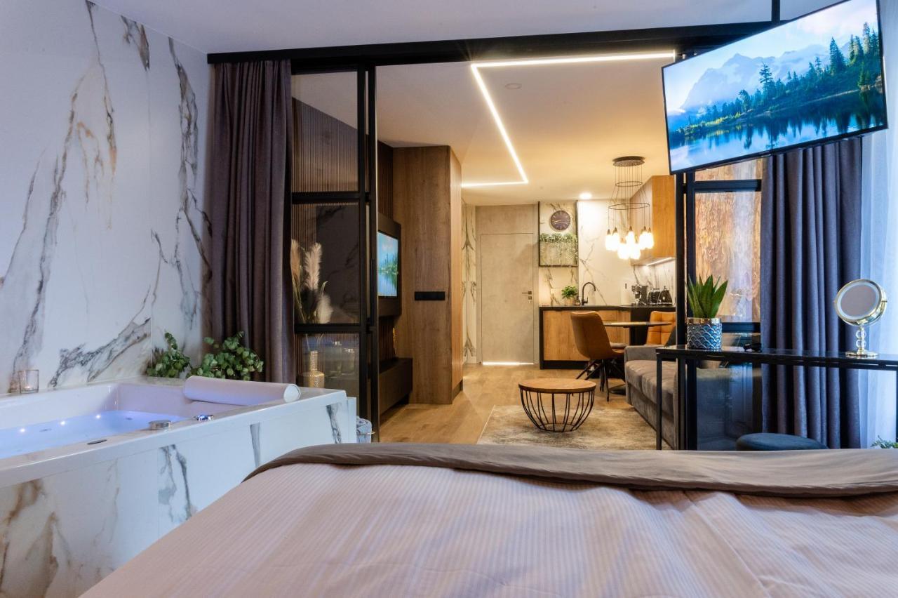 Jacuzzi Apartment Main Square Cracovia Esterno foto