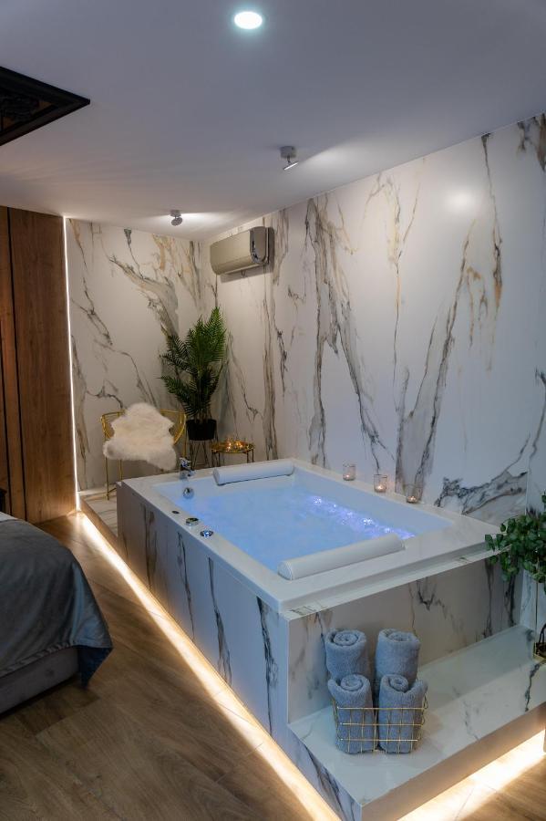 Jacuzzi Apartment Main Square Cracovia Esterno foto