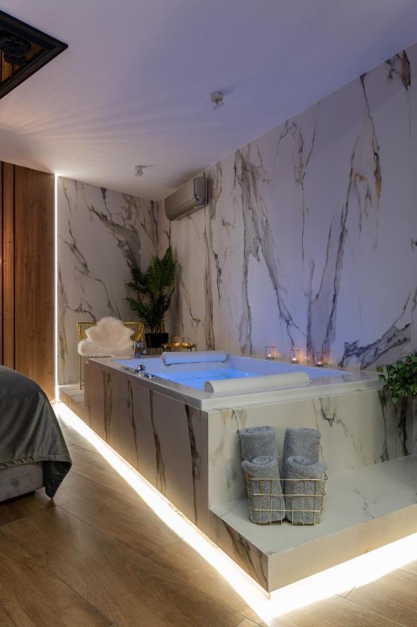 Jacuzzi Apartment Main Square Cracovia Esterno foto