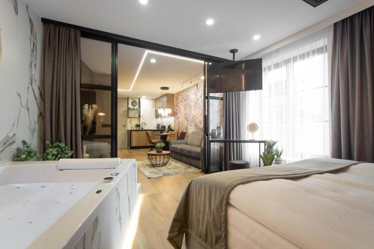 Jacuzzi Apartment Main Square Cracovia Esterno foto