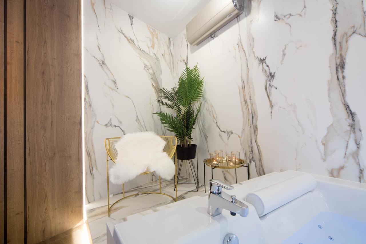 Jacuzzi Apartment Main Square Cracovia Esterno foto