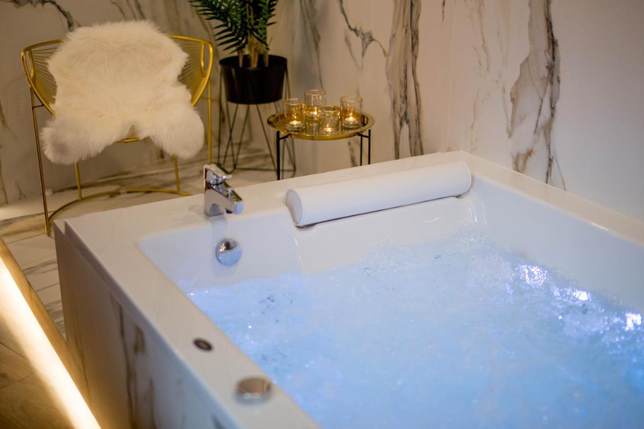 Jacuzzi Apartment Main Square Cracovia Esterno foto