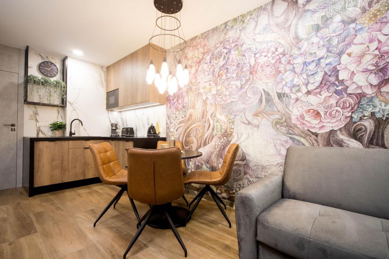Jacuzzi Apartment Main Square Cracovia Esterno foto